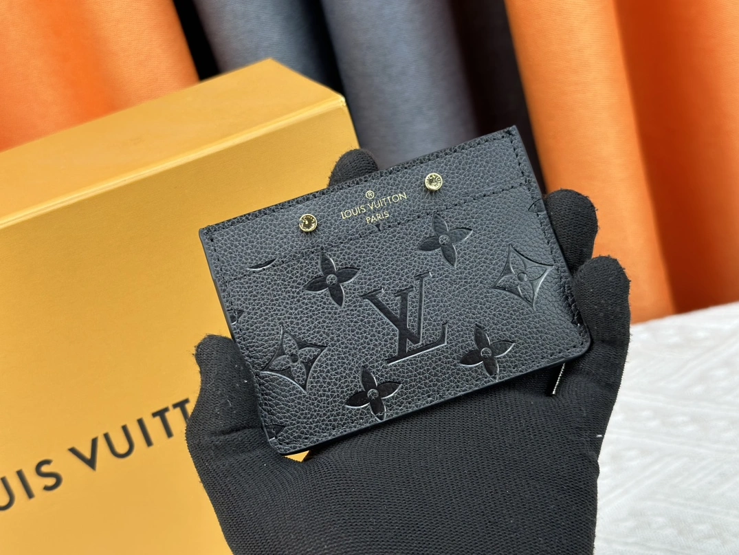 Vibrant 5510 Louis Vuitton LV Card Case For Women