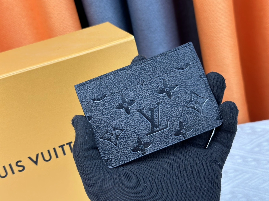 Vibrant 5510 Louis Vuitton LV Card Case For Women