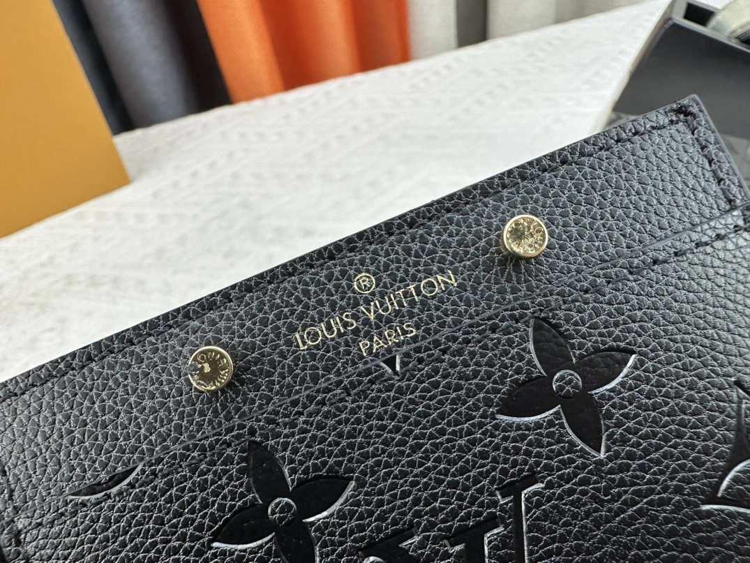 Vibrant 5510 Louis Vuitton LV Card Case For Women