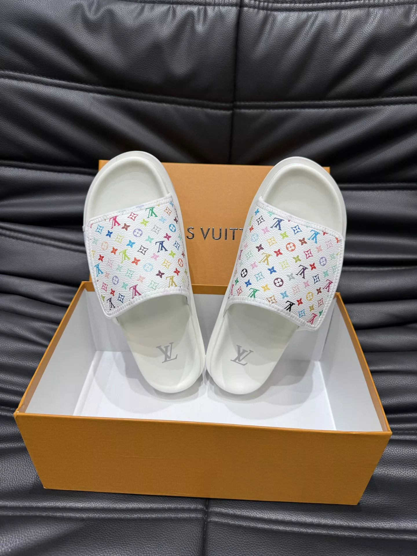 Vibrant 5644 Louis Vuitton Slippers For Men