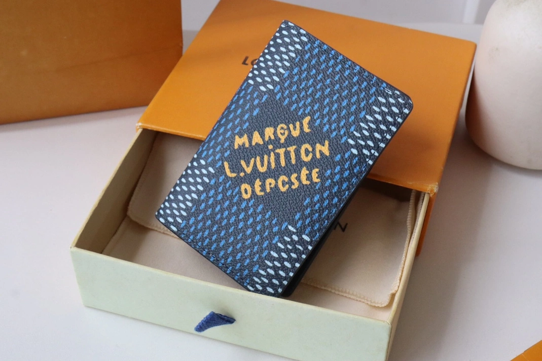 Vibrant 5671 Louis Vuitton LV Card Case