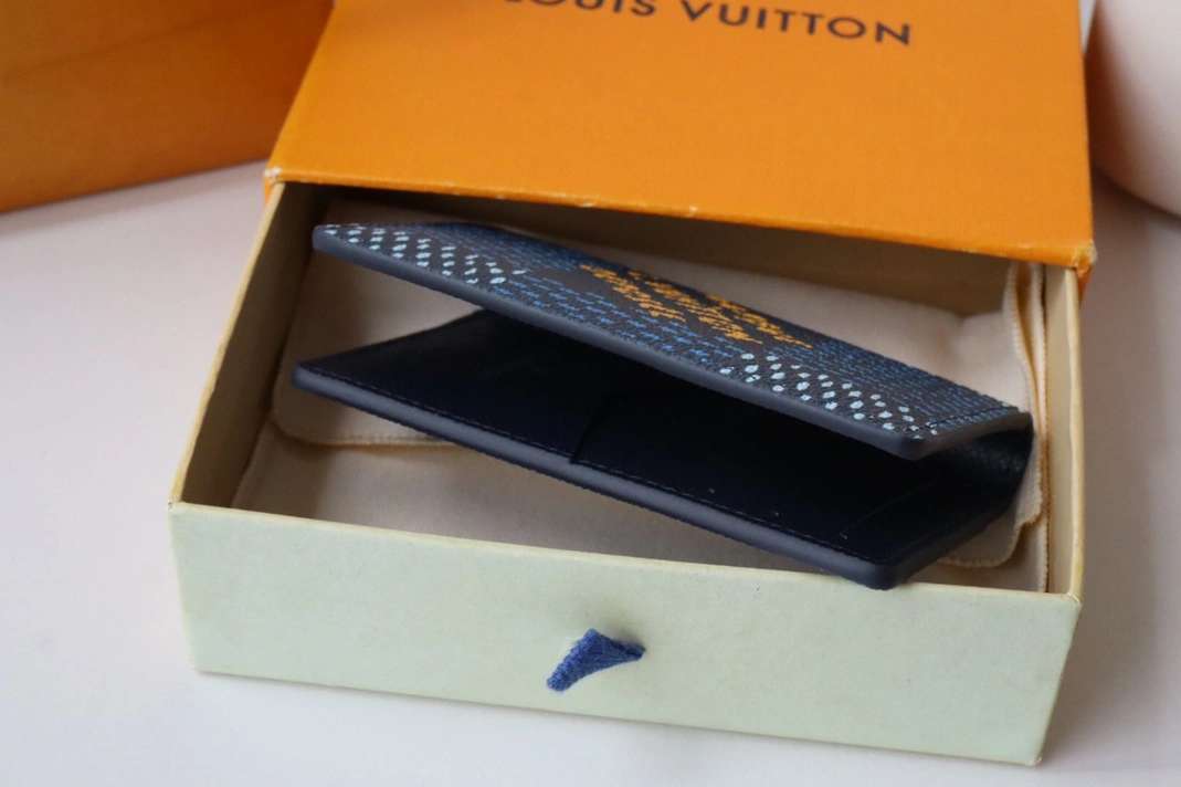 Vibrant 5671 Louis Vuitton LV Card Case