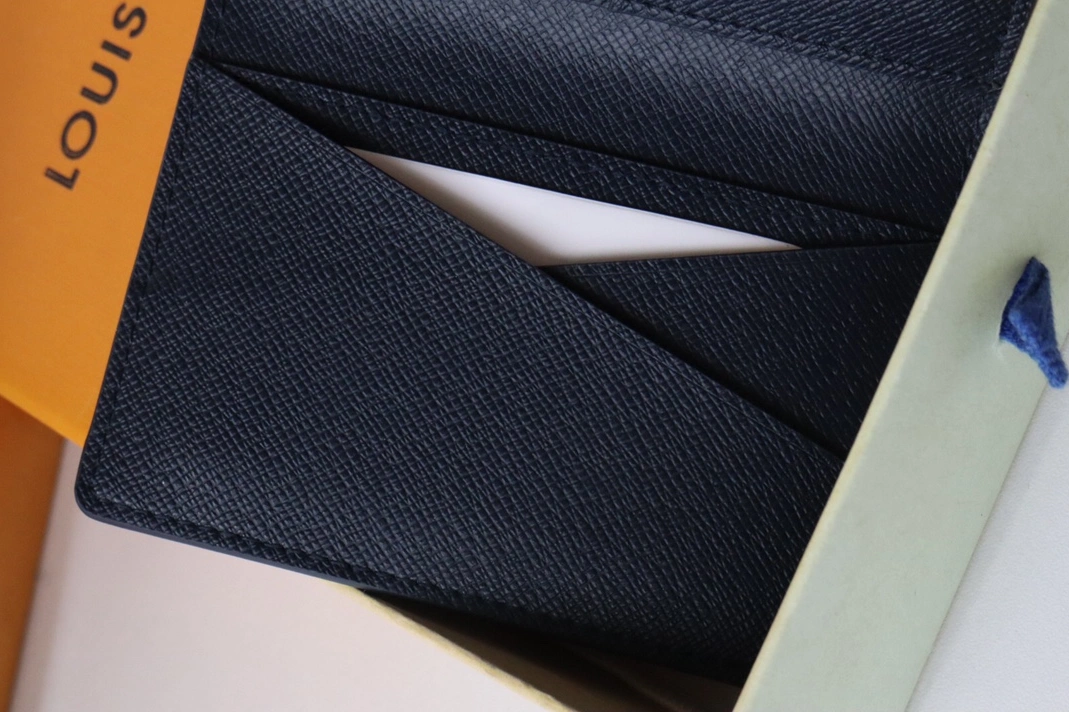Vibrant 5671 Louis Vuitton LV Card Case