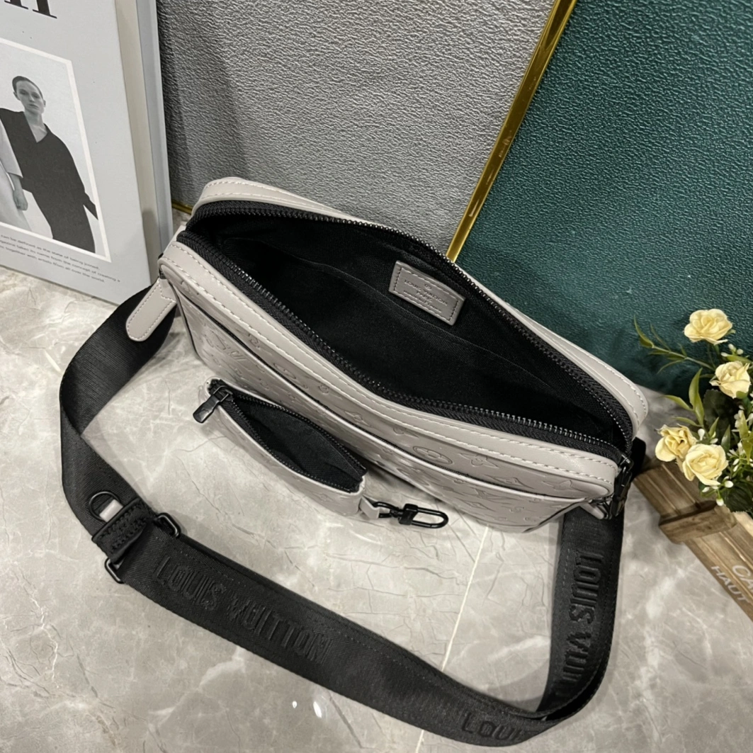 Vibrant 5936 Louis Vuitton AAA Man Messenger Bags