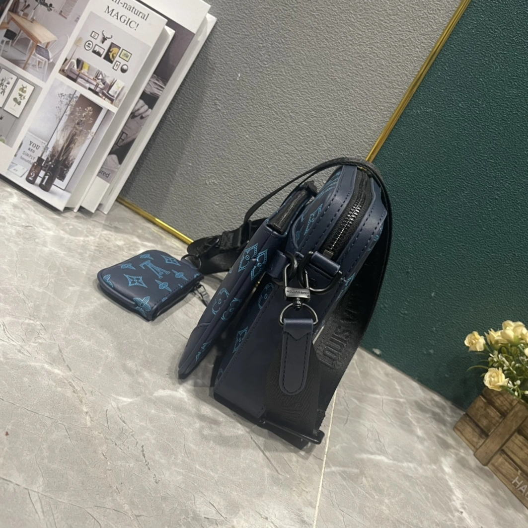 Vibrant 6188 Louis Vuitton AAA Man Messenger Bags