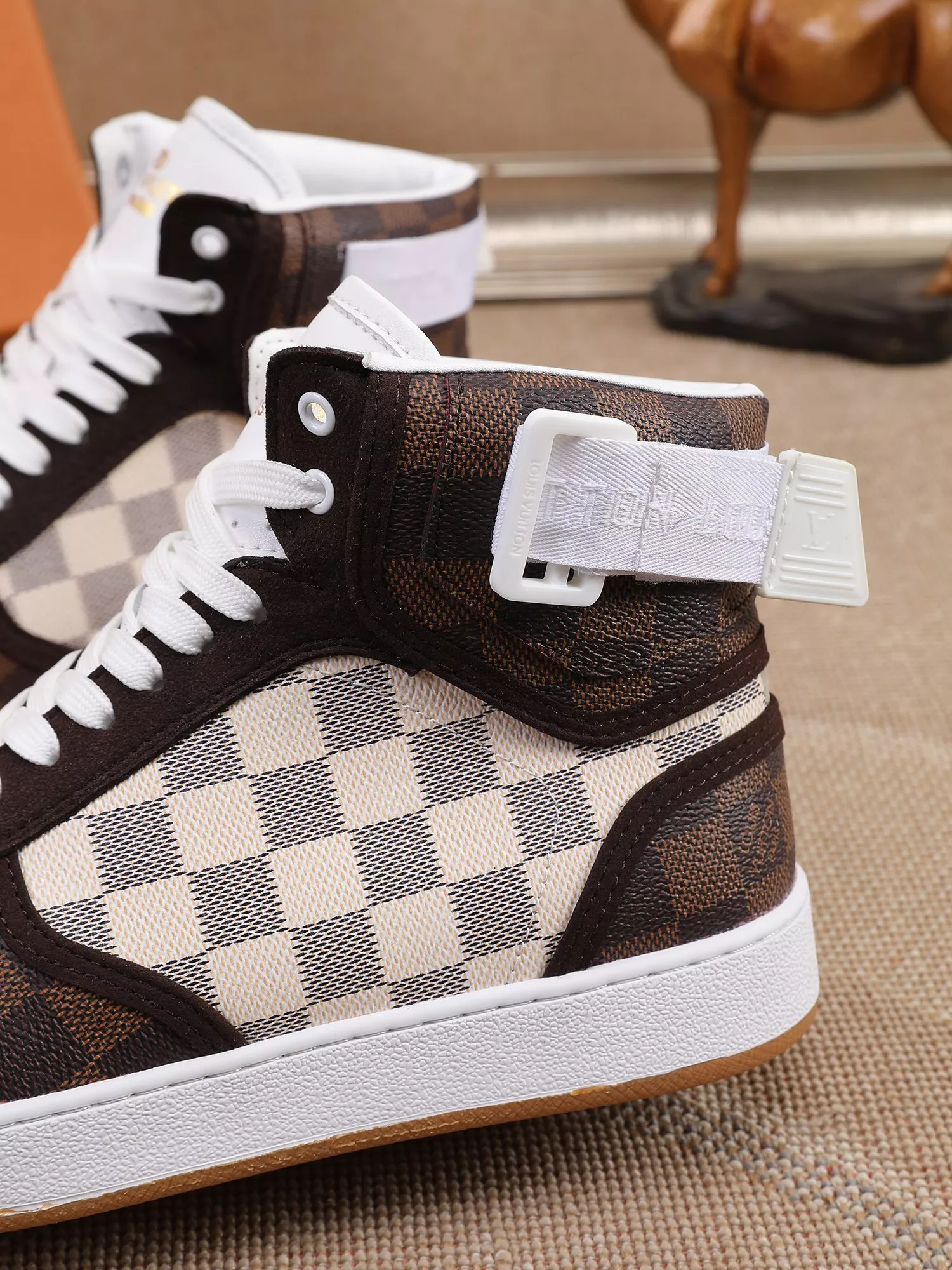 Vibrant 6292 Louis Vuitton High Tops Shoes For Men