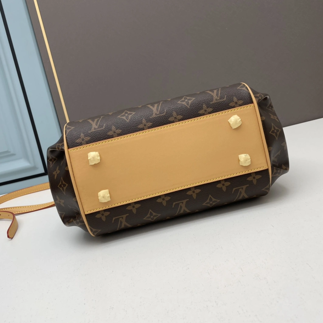Vibrant 652 Louis Vuitton AAA Quality Handbags For Women