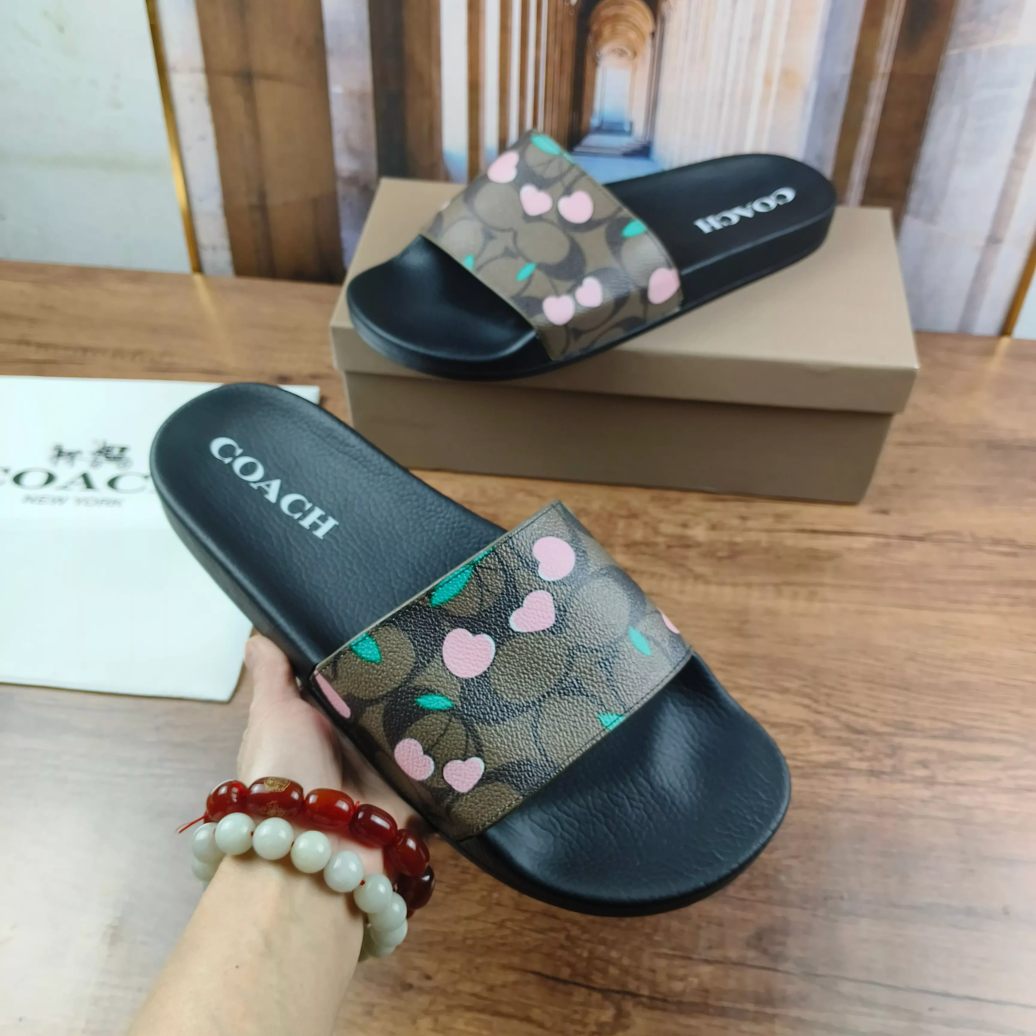 Vibrant 6564 Coach Slippers For Men