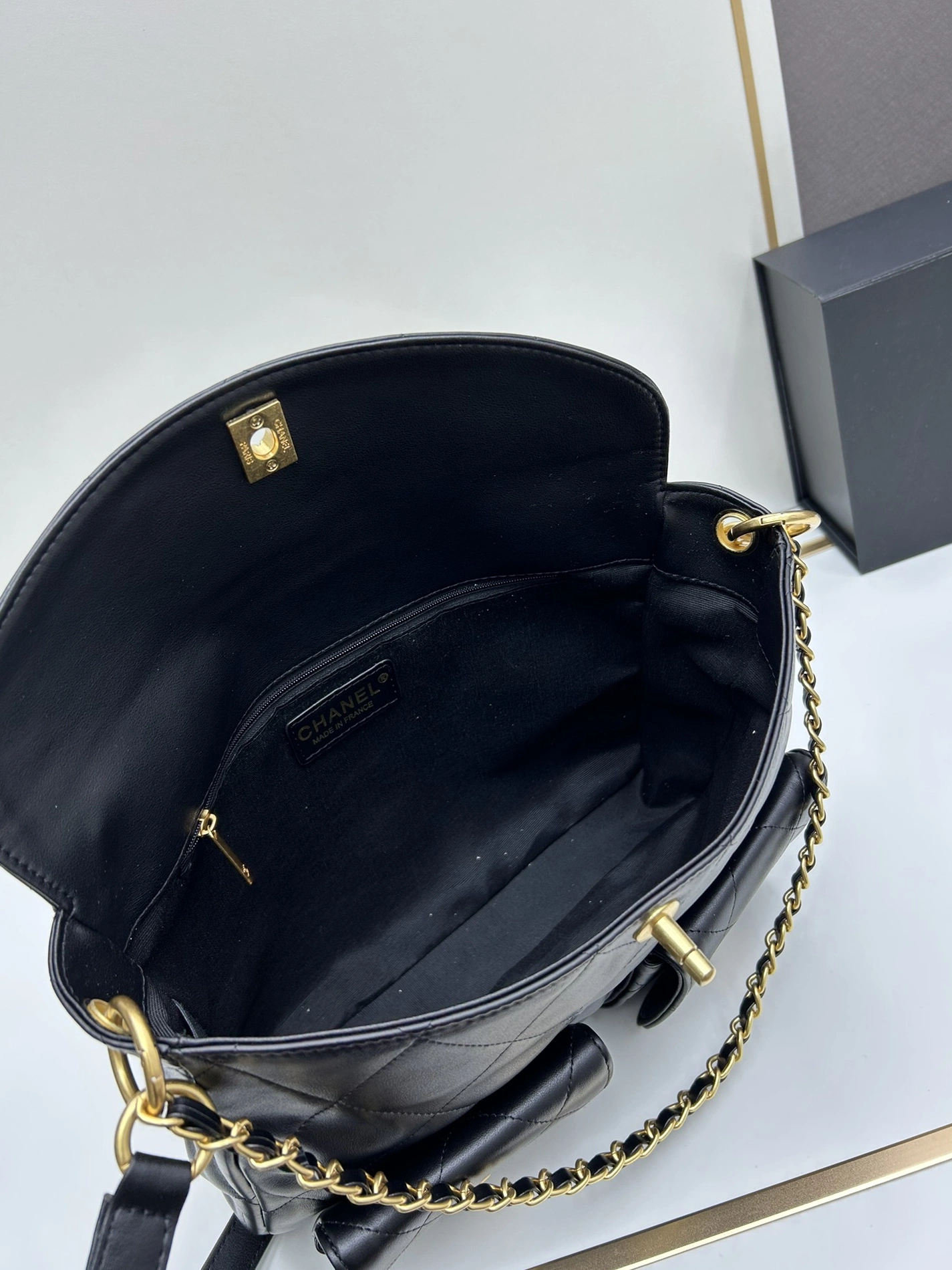Vibrant 6609 Chanel AAA Quality Messenger Bags For Women