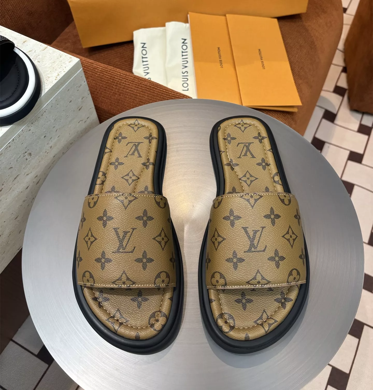 Vibrant 6658 Louis Vuitton Slippers For Men