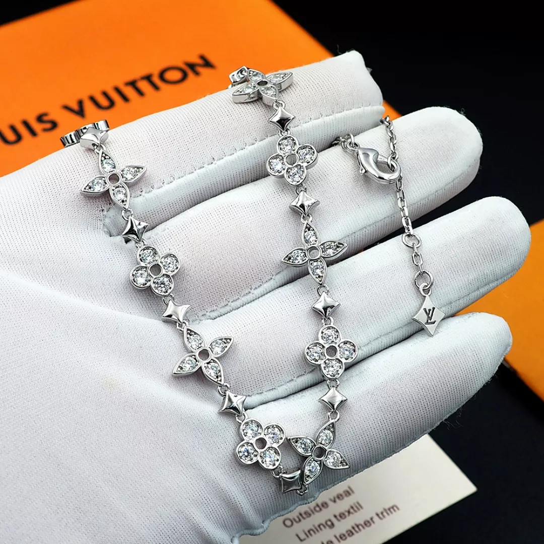 Vibrant 685 Louis Vuitton Necklaces