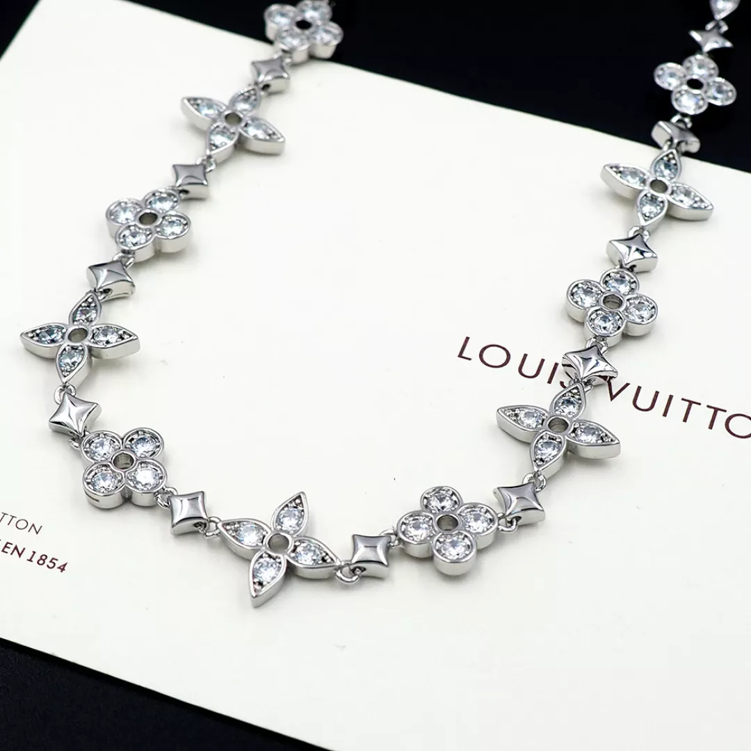Vibrant 685 Louis Vuitton Necklaces