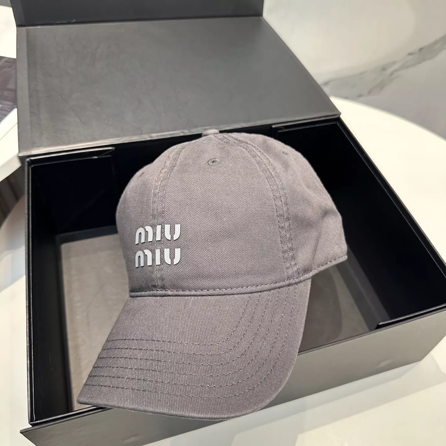 Vibrant 6955 MIU MIU Caps