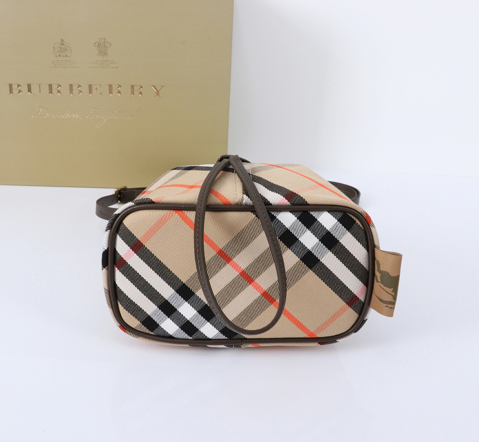 Vibrant 6961 Burberry AAA Quality Messenger Bags For Women