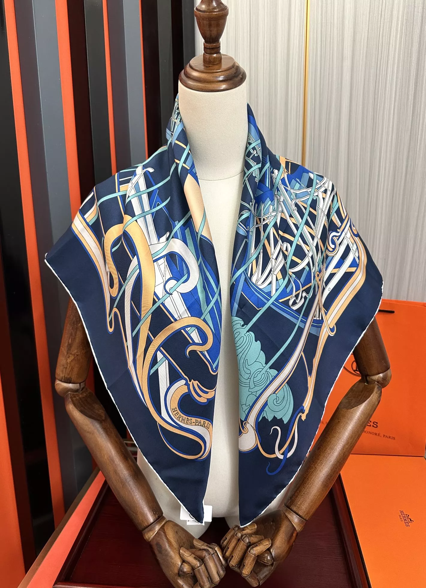 Vibrant 7182 Hermes Silk Squares