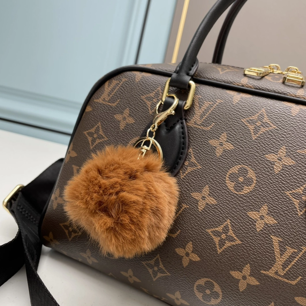 Vibrant 7270 Louis Vuitton AAA Quality Handbags For Women