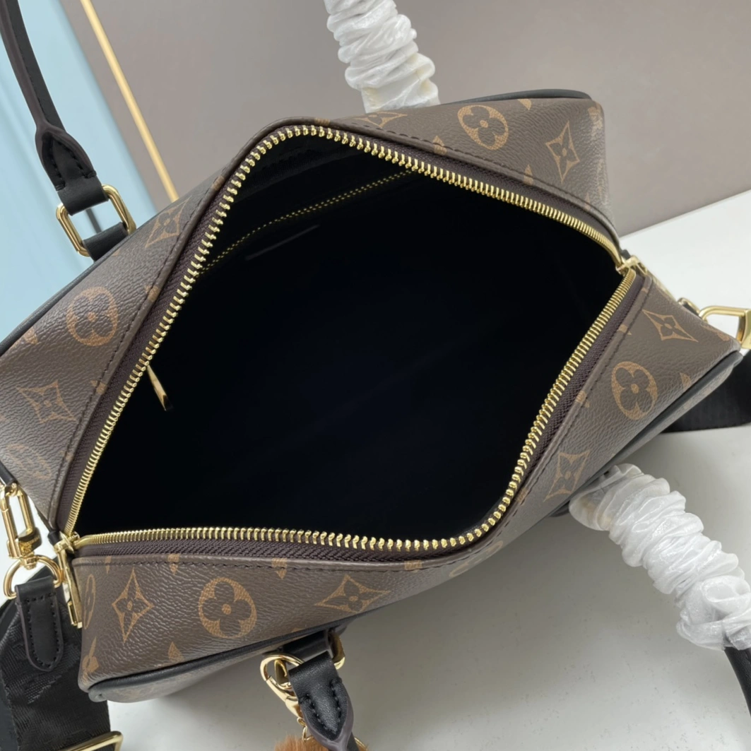 Vibrant 7270 Louis Vuitton AAA Quality Handbags For Women