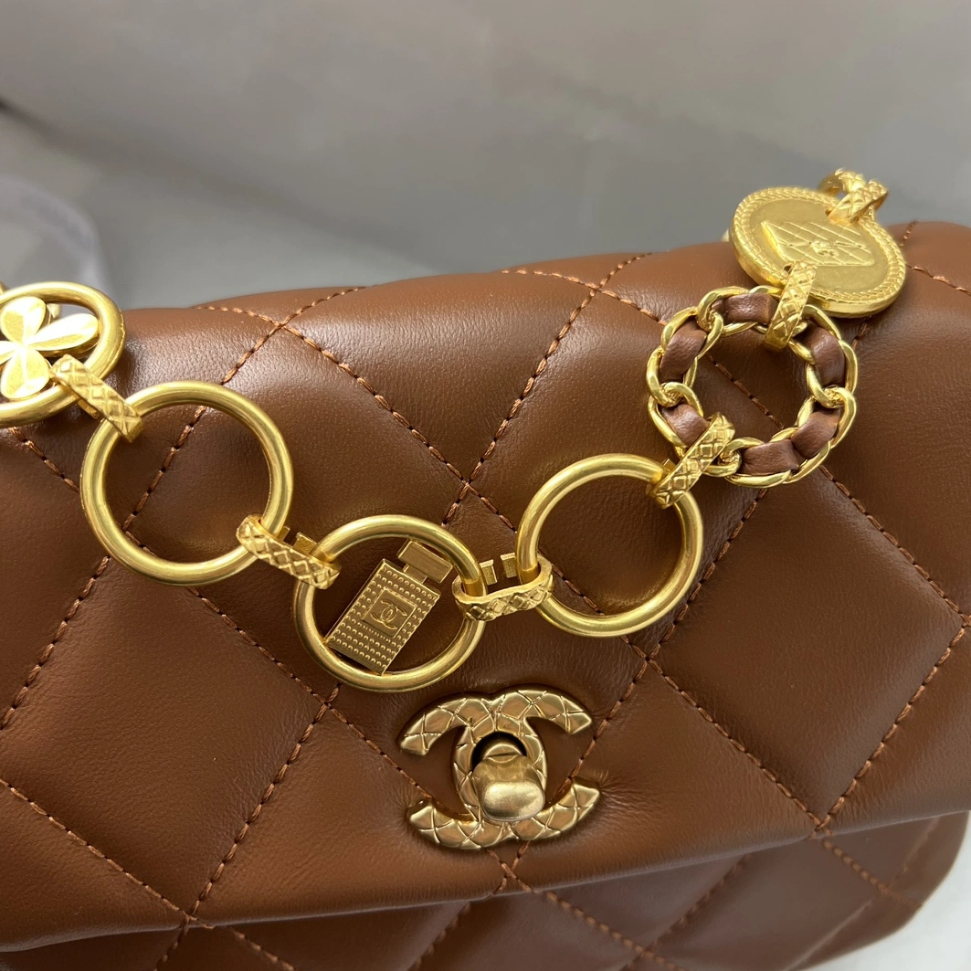 Vibrant 7290 Chanel AAA Quality Messenger Bags For Women