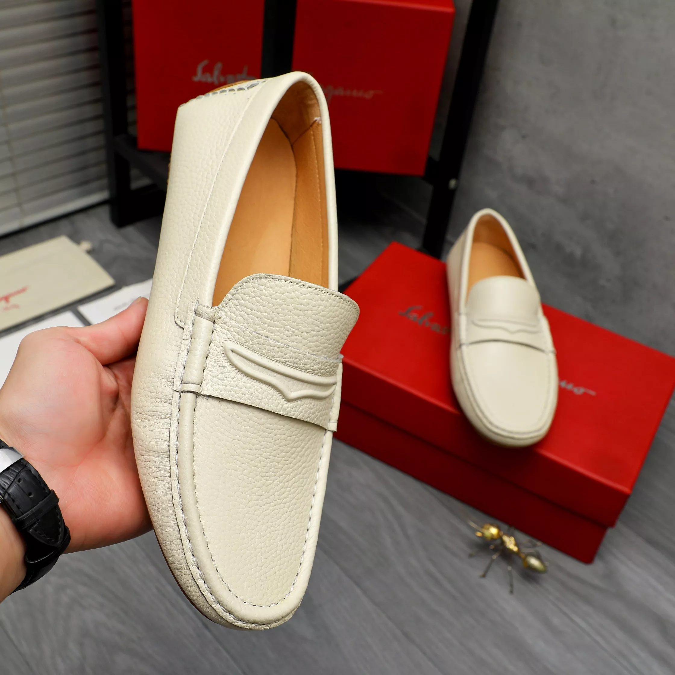 Vibrant 7540 Salvatore Ferragamo Leather Shoes For Men