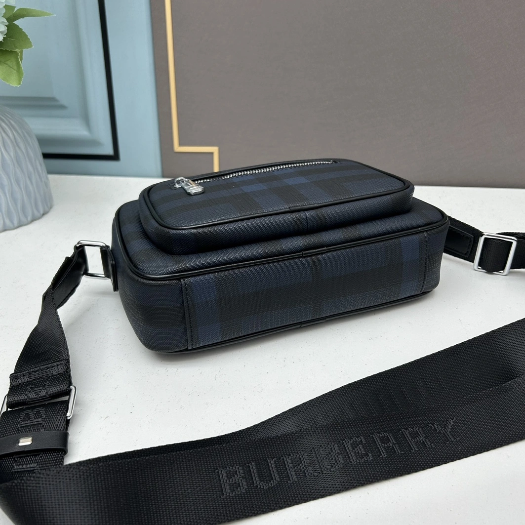 Vibrant 7676 Burberry AAA Man Messenger Bags