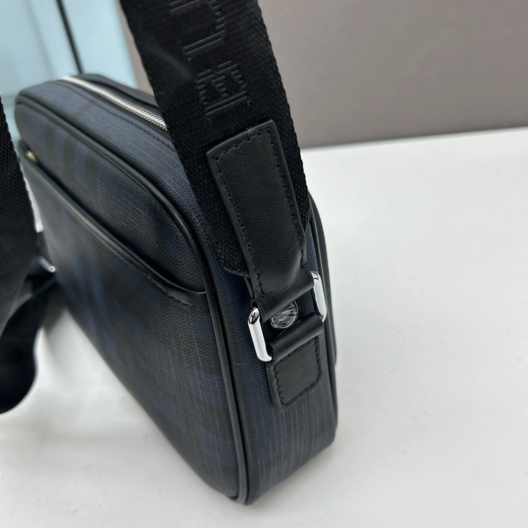 Vibrant 7676 Burberry AAA Man Messenger Bags