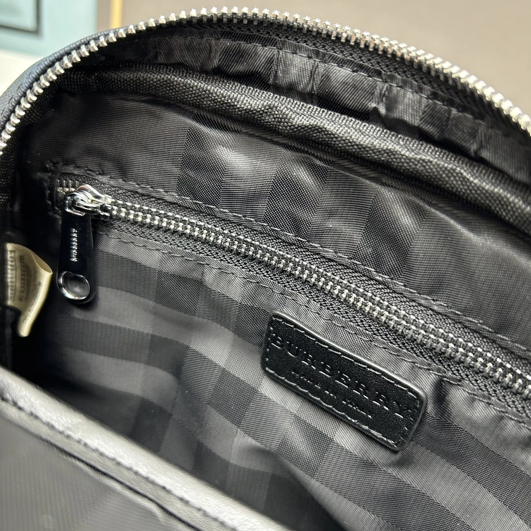 Vibrant 7676 Burberry AAA Man Messenger Bags
