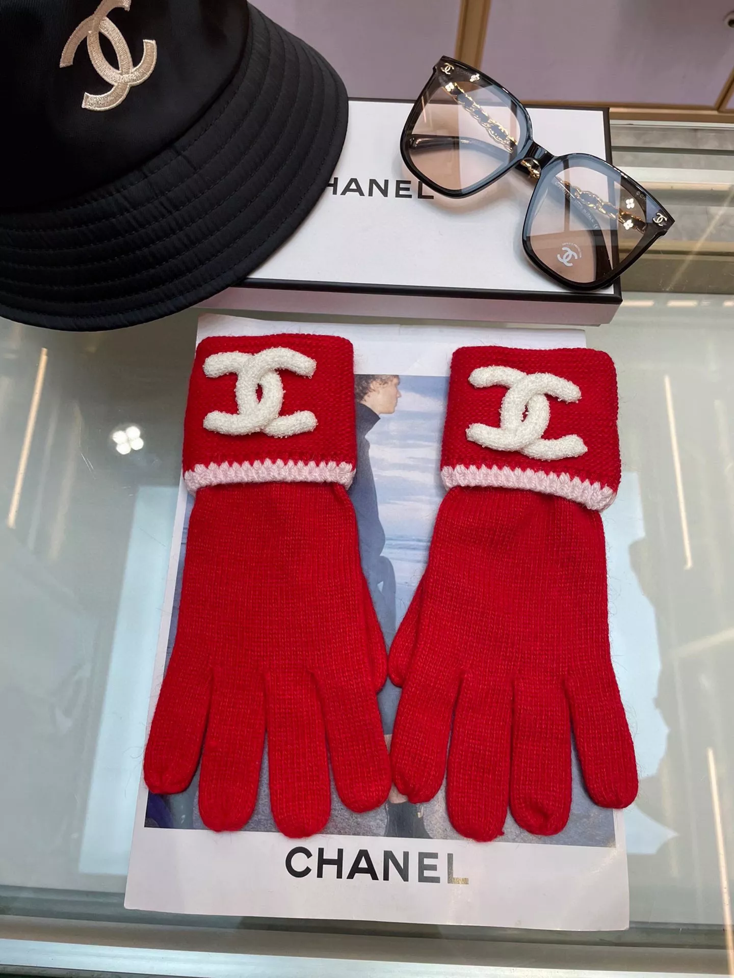 Vibrant 7686 Chanel Gloves
