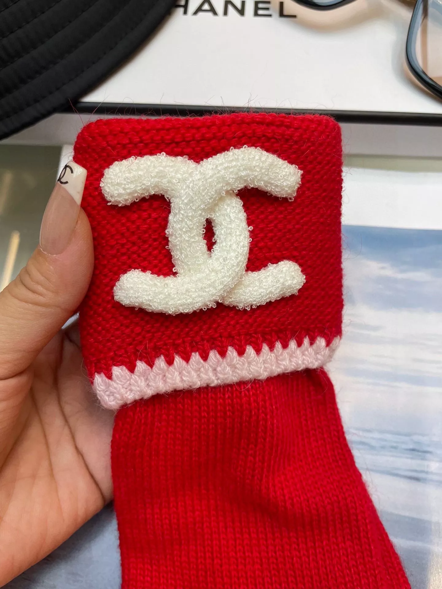 Vibrant 7686 Chanel Gloves