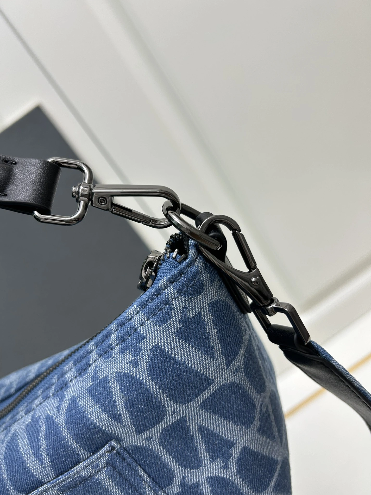 Vibrant 7699 Valentino AAA Quality Messenger Bags For Women
