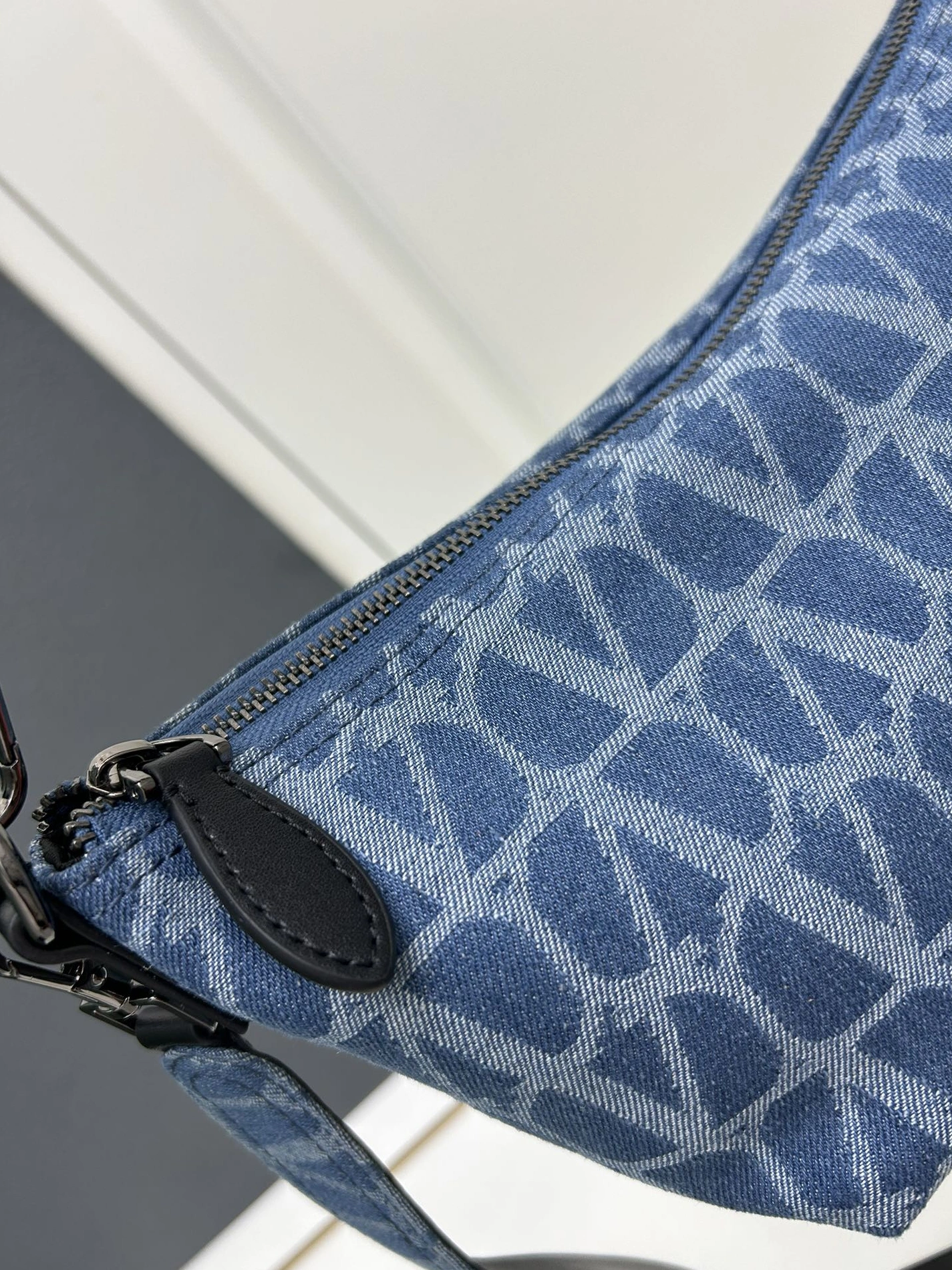 Vibrant 7699 Valentino AAA Quality Messenger Bags For Women
