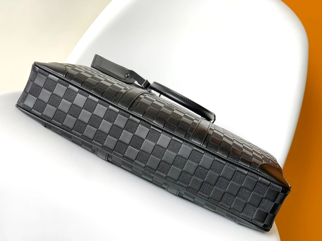 Vibrant 7743 Louis Vuitton AAA Man Handbags
