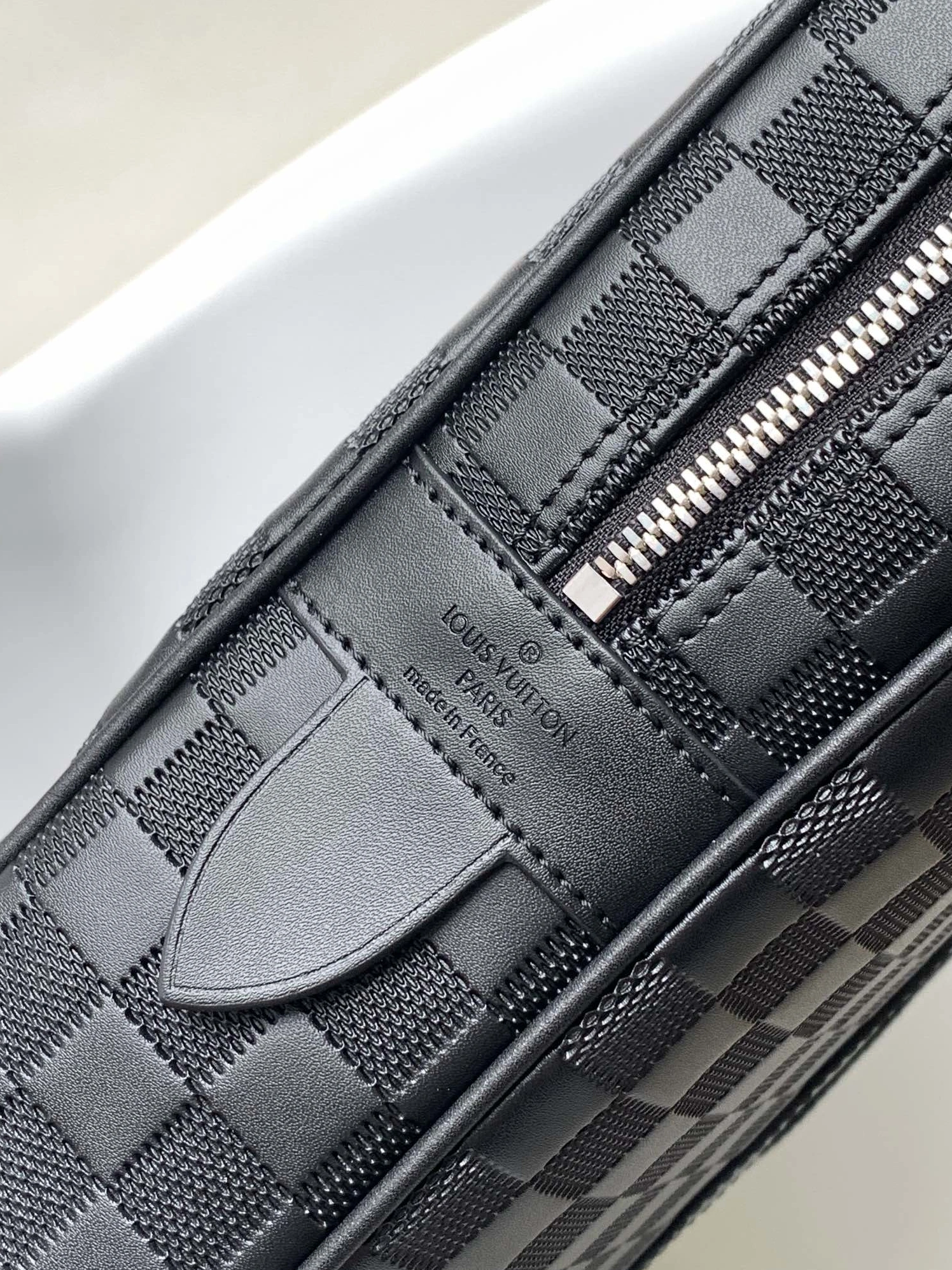 Vibrant 7743 Louis Vuitton AAA Man Handbags