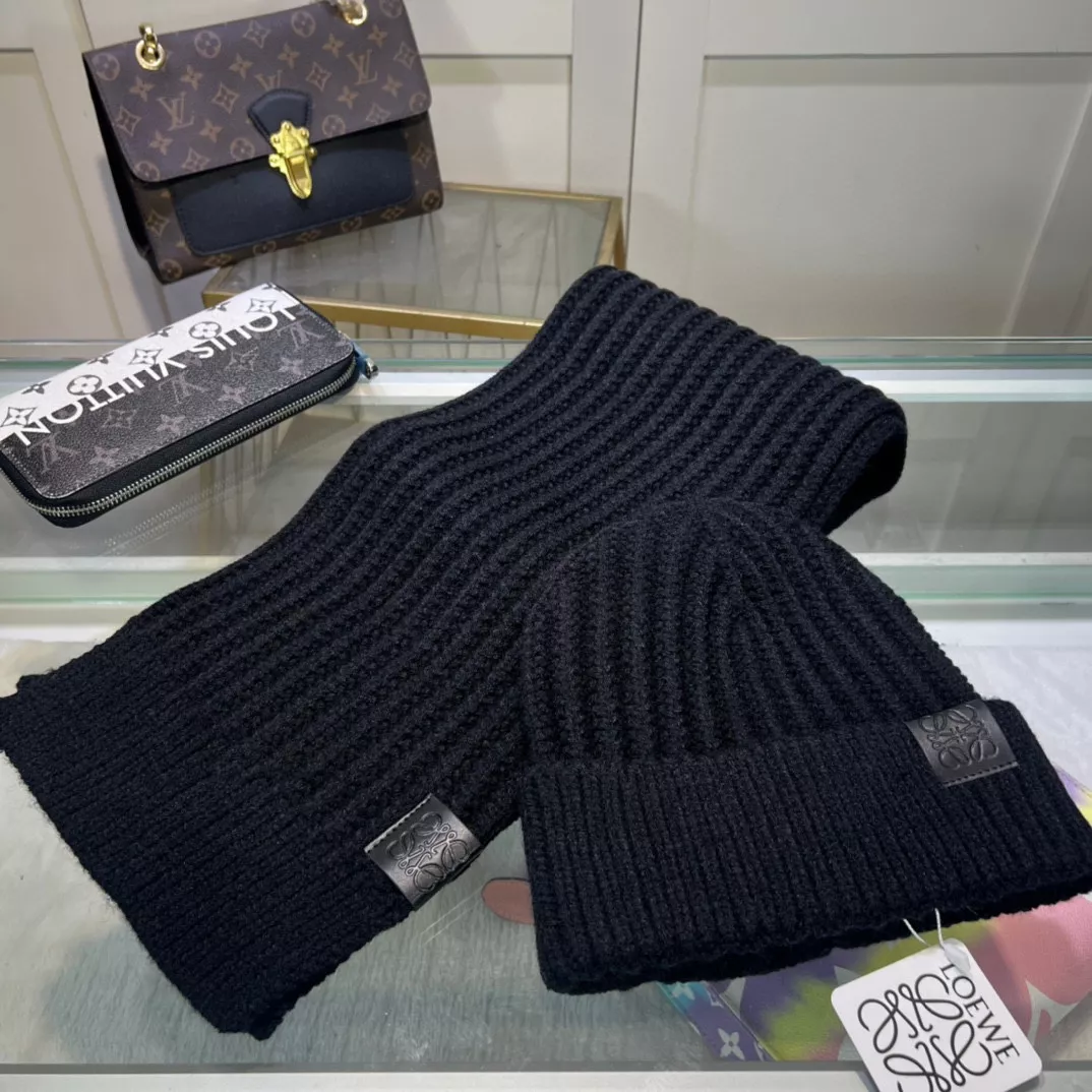 Vibrant 7759 LOEWE Hat and Scarf Set