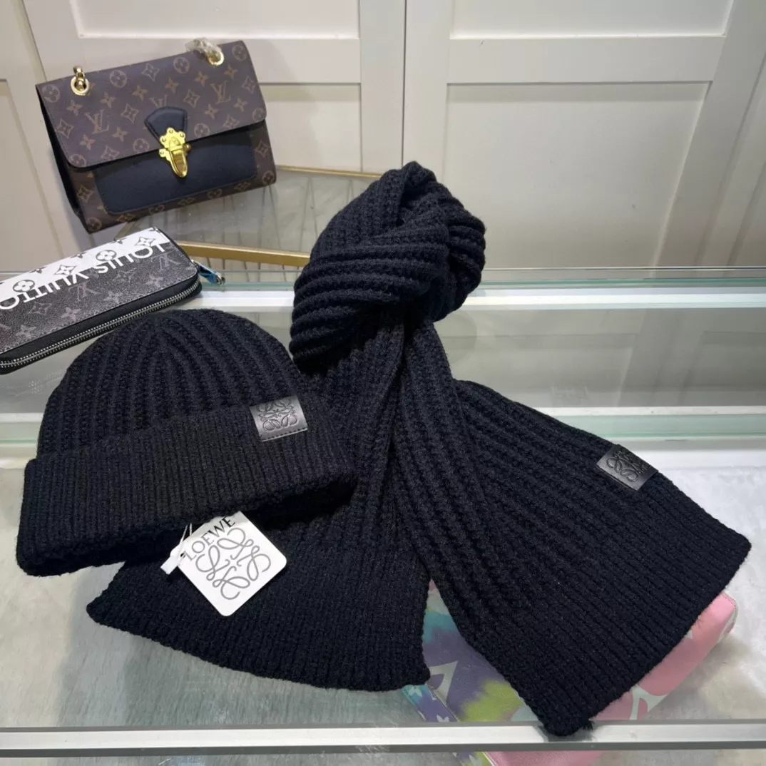 Vibrant 7759 LOEWE Hat and Scarf Set