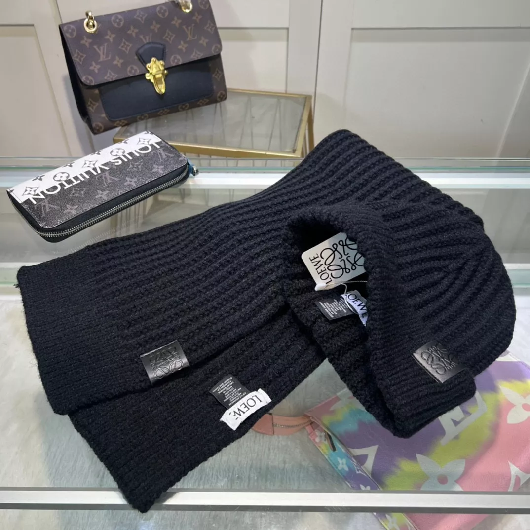 Vibrant 7759 LOEWE Hat and Scarf Set