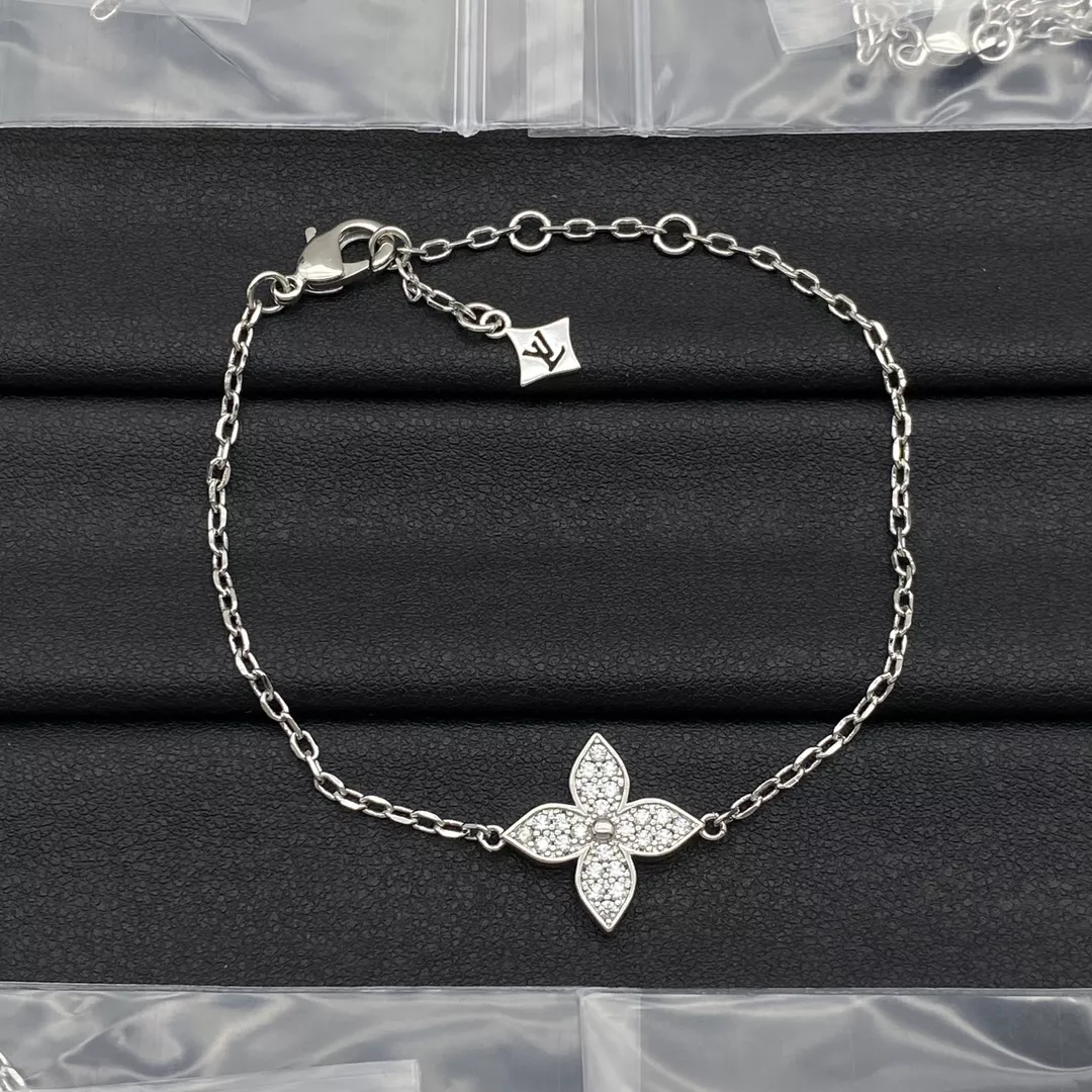 Vibrant 792 Louis Vuitton LV Bracelets
