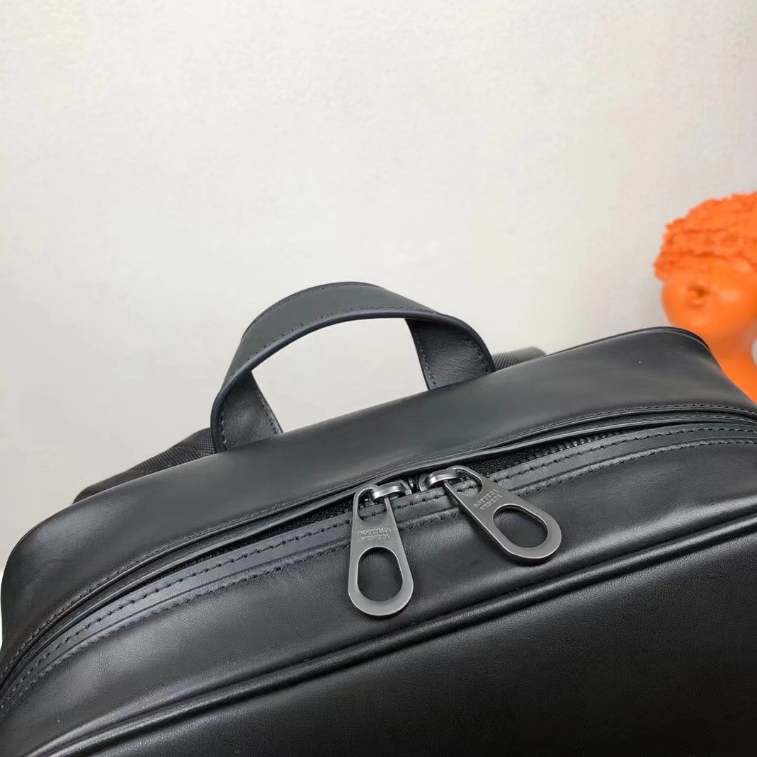 Vibrant 8103 Bottega Veneta AAA Man Backpacks
