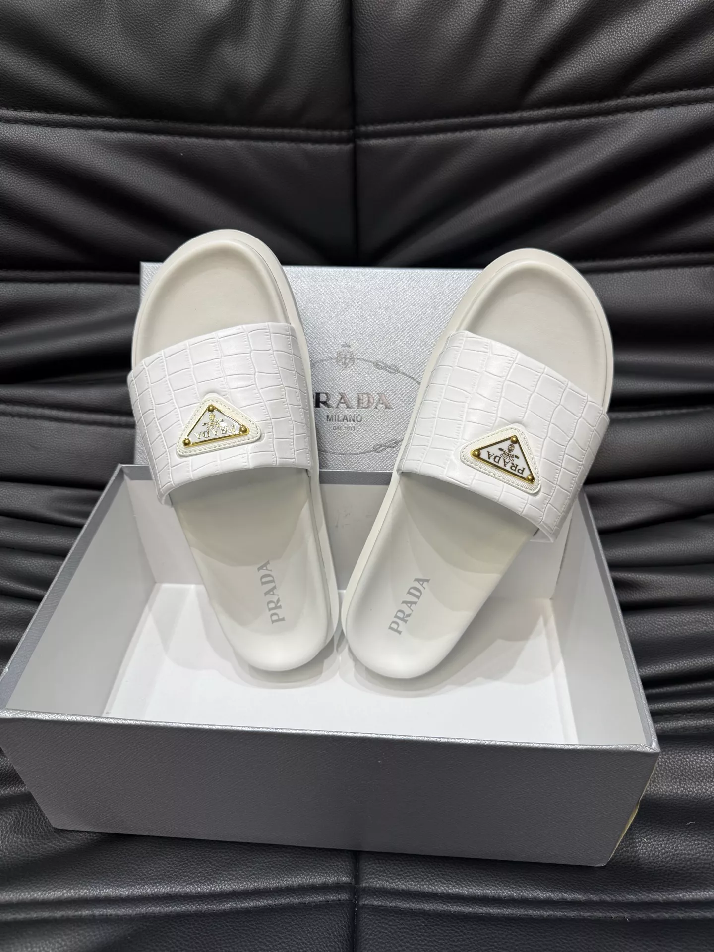 Vibrant 8139 Prada Slippers For Men