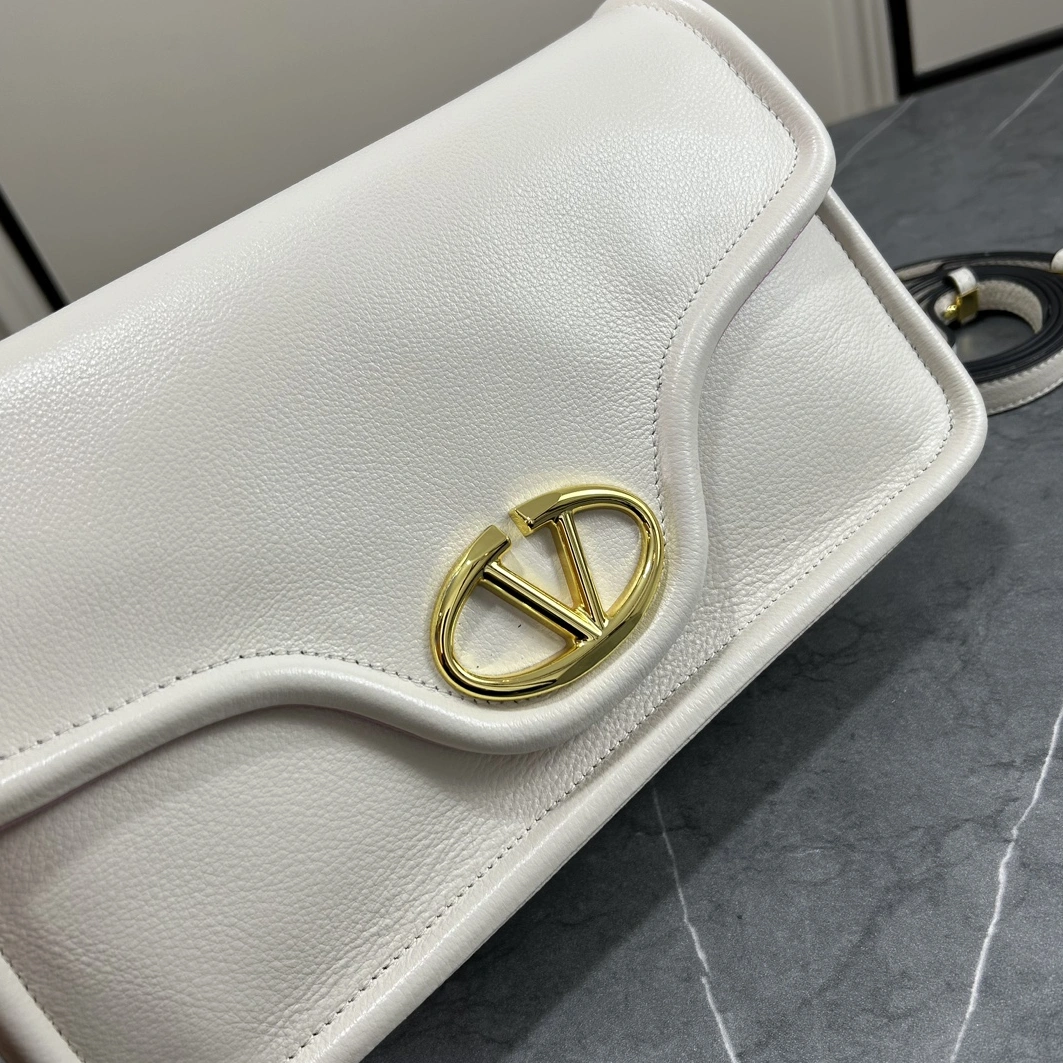Vibrant 830 Valentino AAA Quality Shoulder Bags For Women