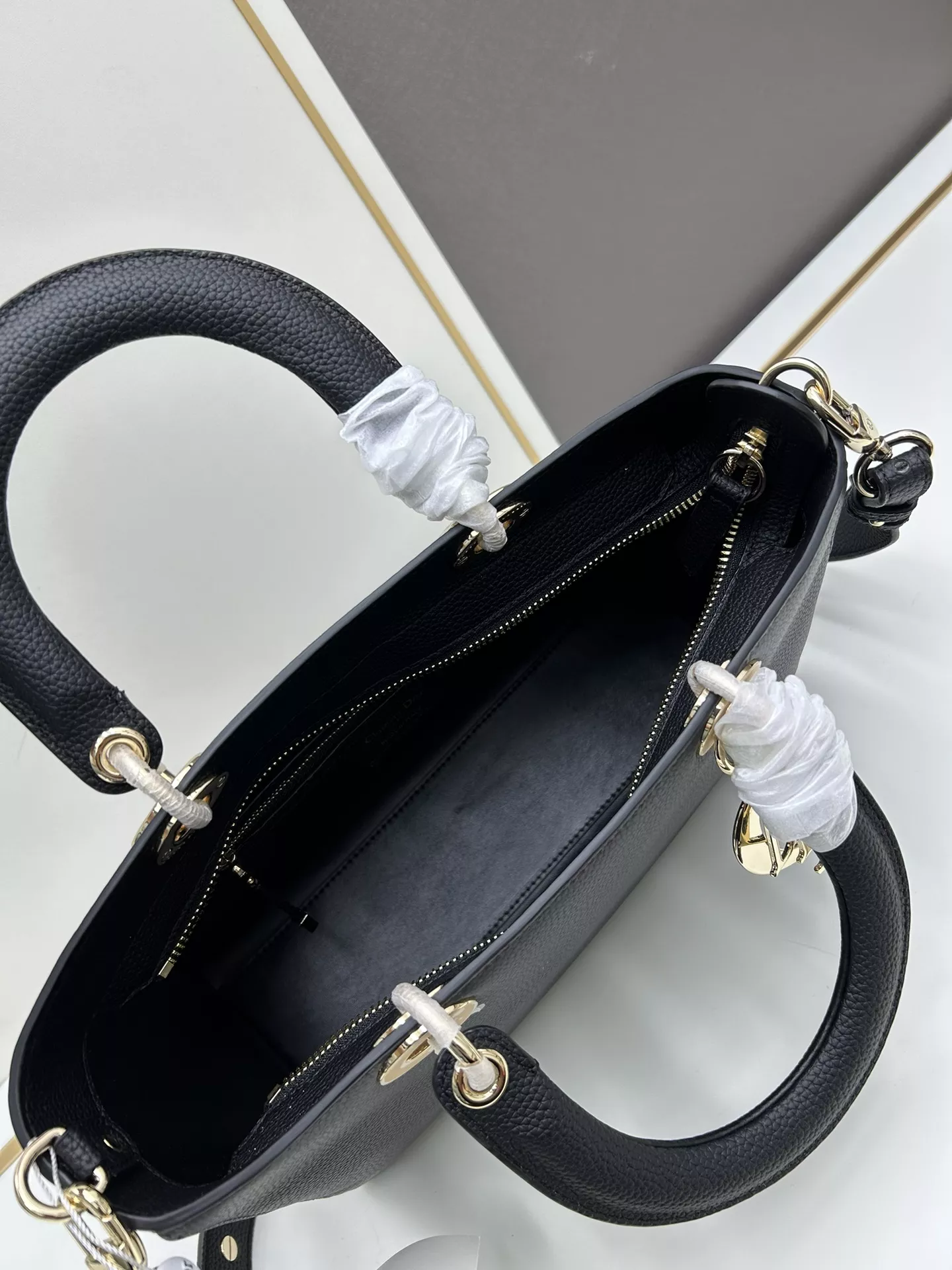 Vibrant 8402 Christian Dior AAA Quality Handbags For Women