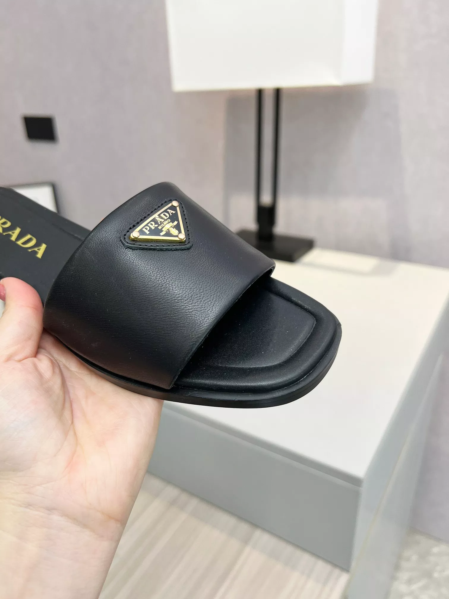 Vibrant 8699 Prada Slippers For Women