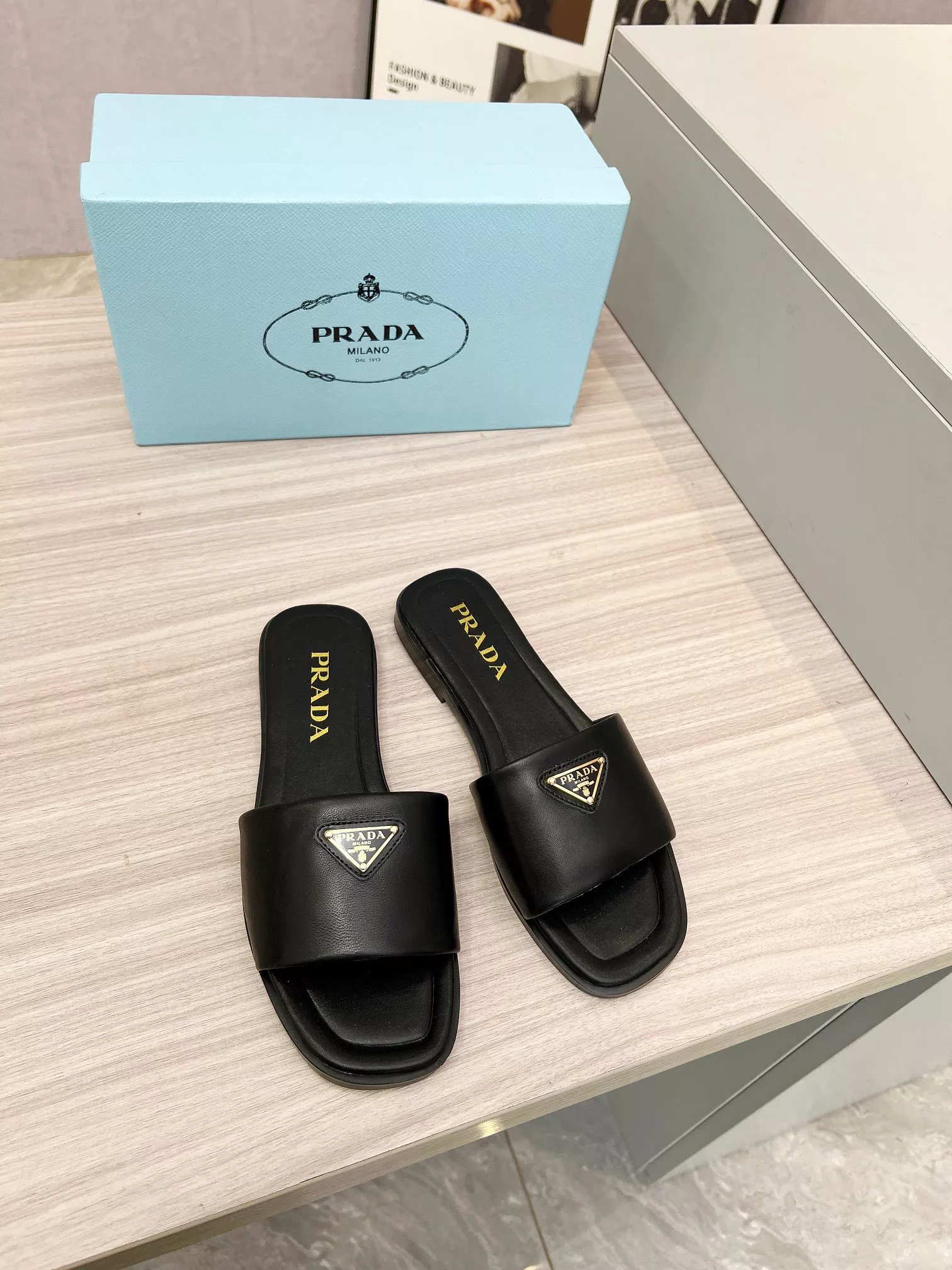 Vibrant 8699 Prada Slippers For Women