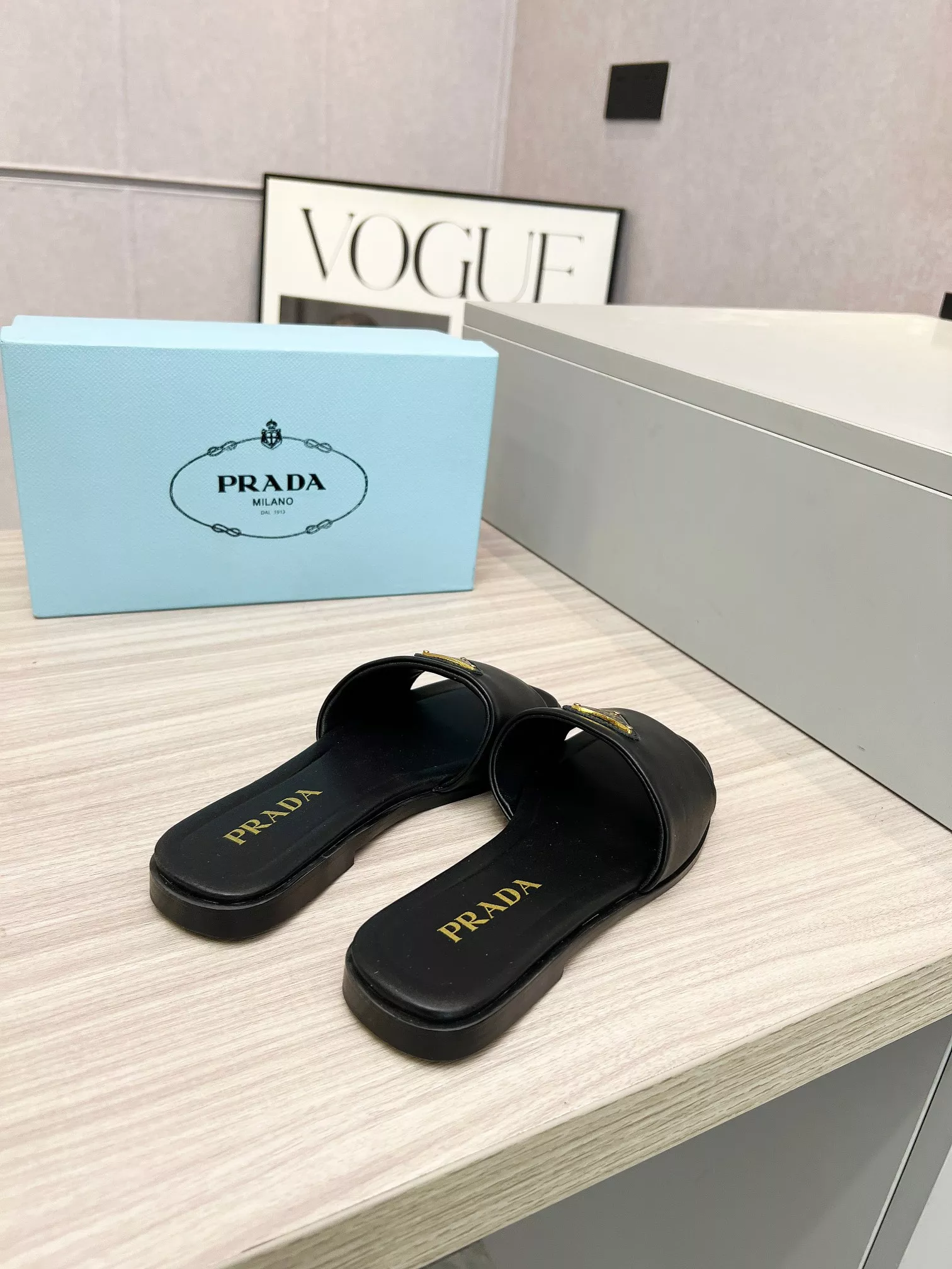 Vibrant 8699 Prada Slippers For Women