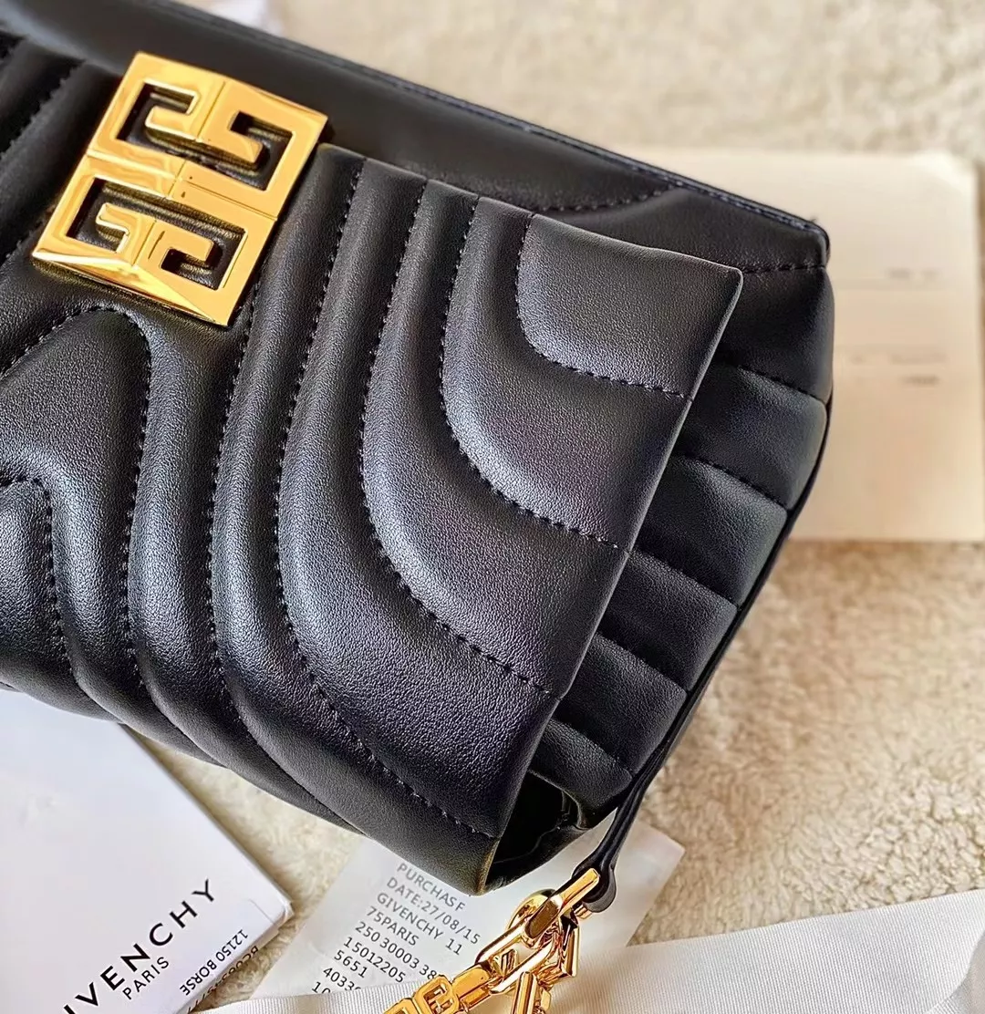Vibrant 8714 Givenchy AAA Quality Messenger Bags For Women