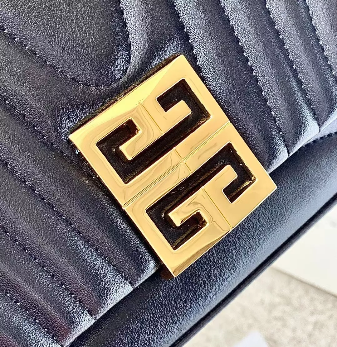 Vibrant 8714 Givenchy AAA Quality Messenger Bags For Women