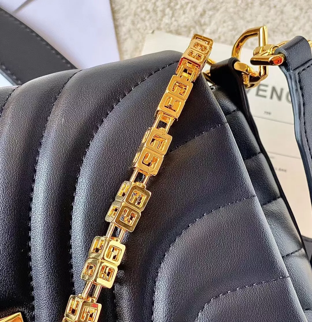 Vibrant 8714 Givenchy AAA Quality Messenger Bags For Women