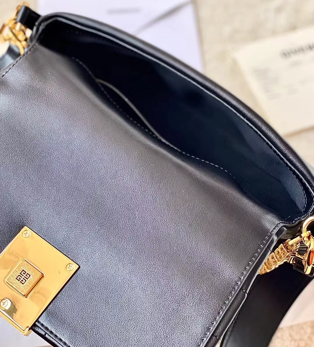 Vibrant 8714 Givenchy AAA Quality Messenger Bags For Women