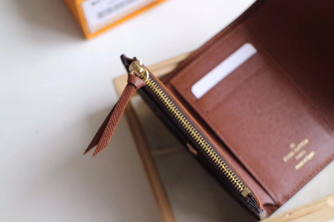 Vibrant 877 Louis Vuitton LV Card Case