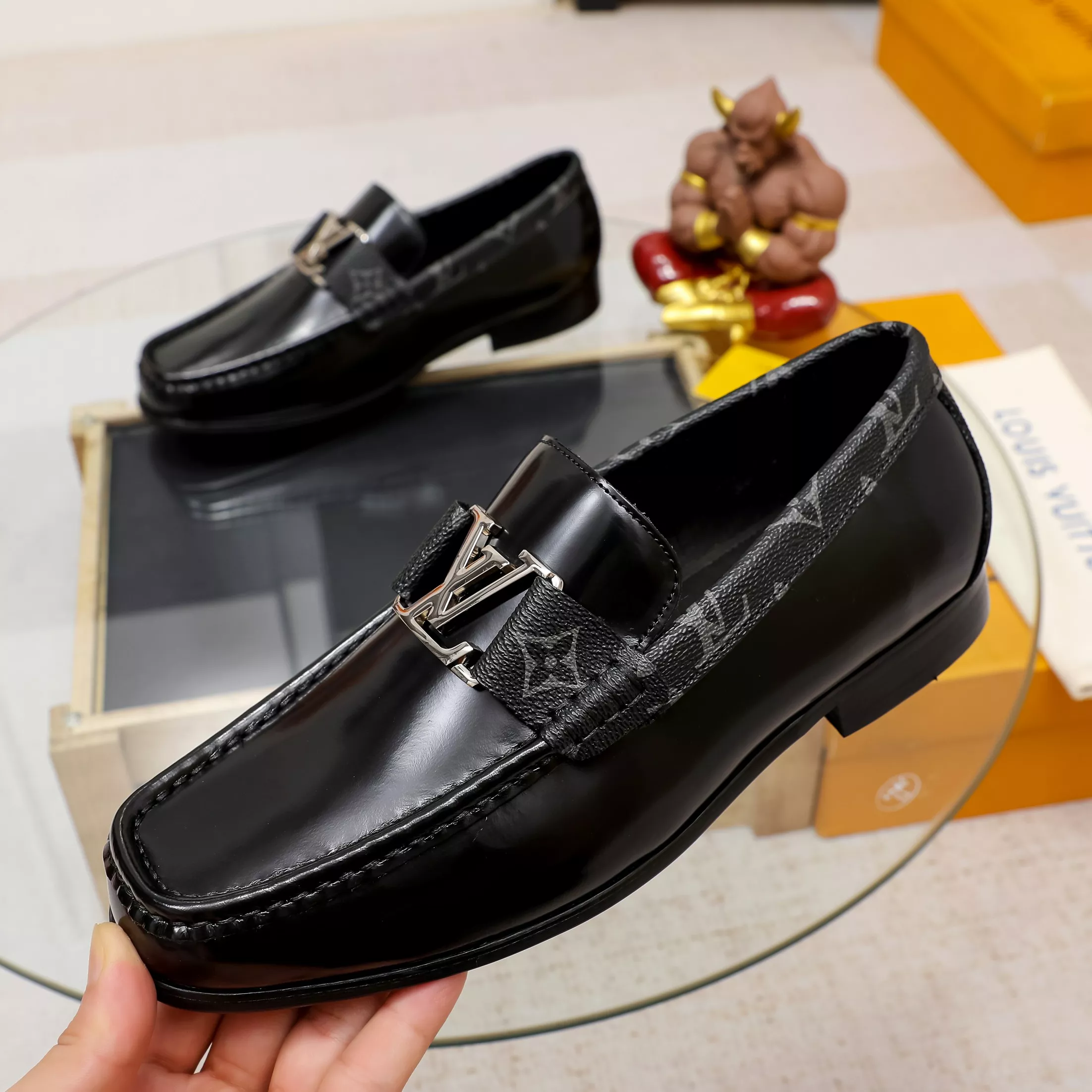 Vibrant 8875 Louis Vuitton LV Oxfords Shoes For Men