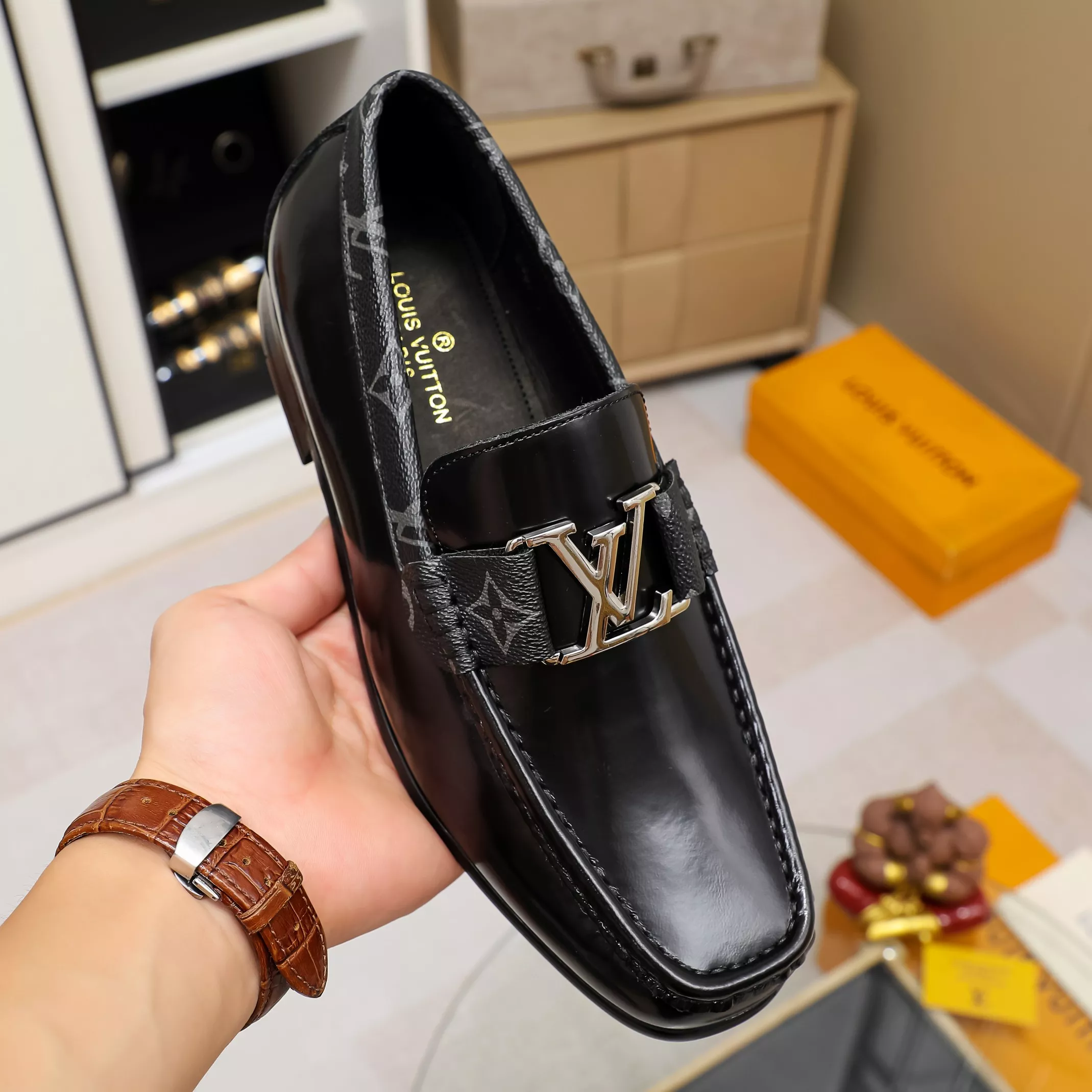 Vibrant 8875 Louis Vuitton LV Oxfords Shoes For Men